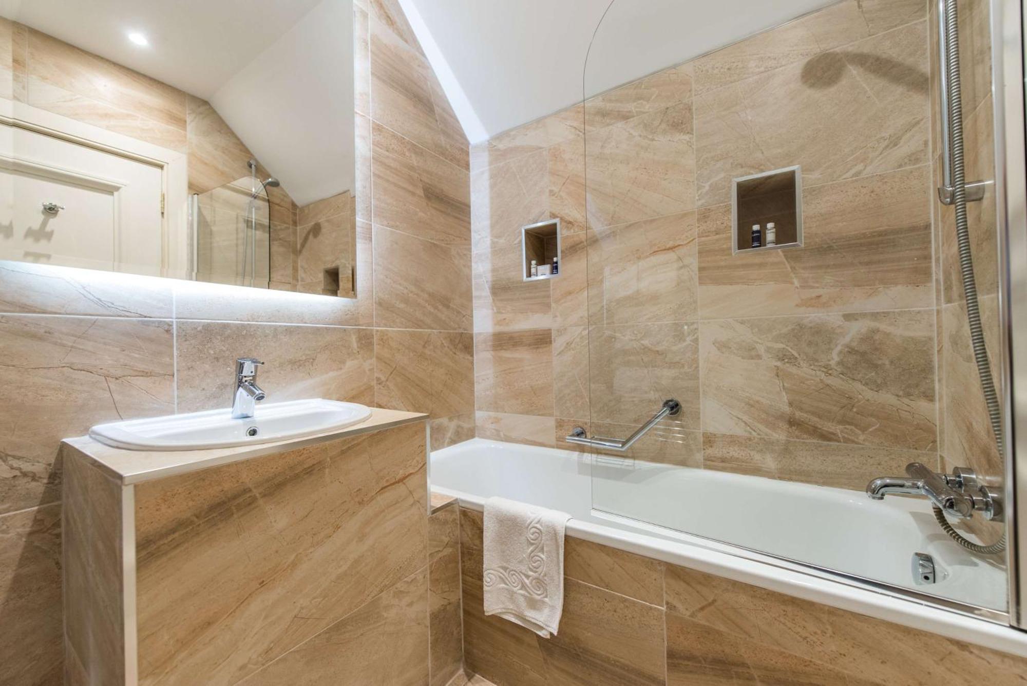 Superior King Room - Non-Smoking,708786577:JPEG